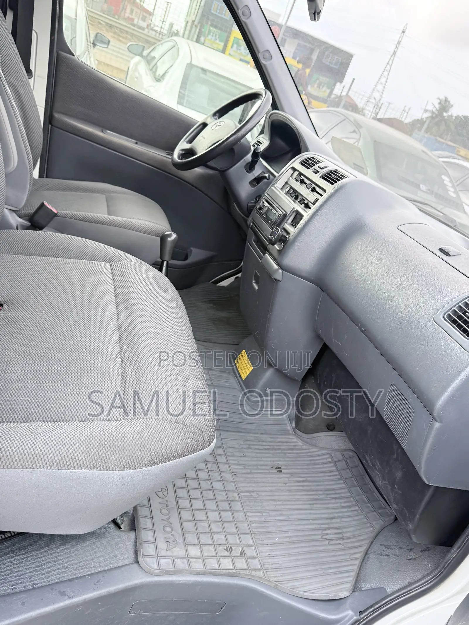 Toyota HiAce 2011 White