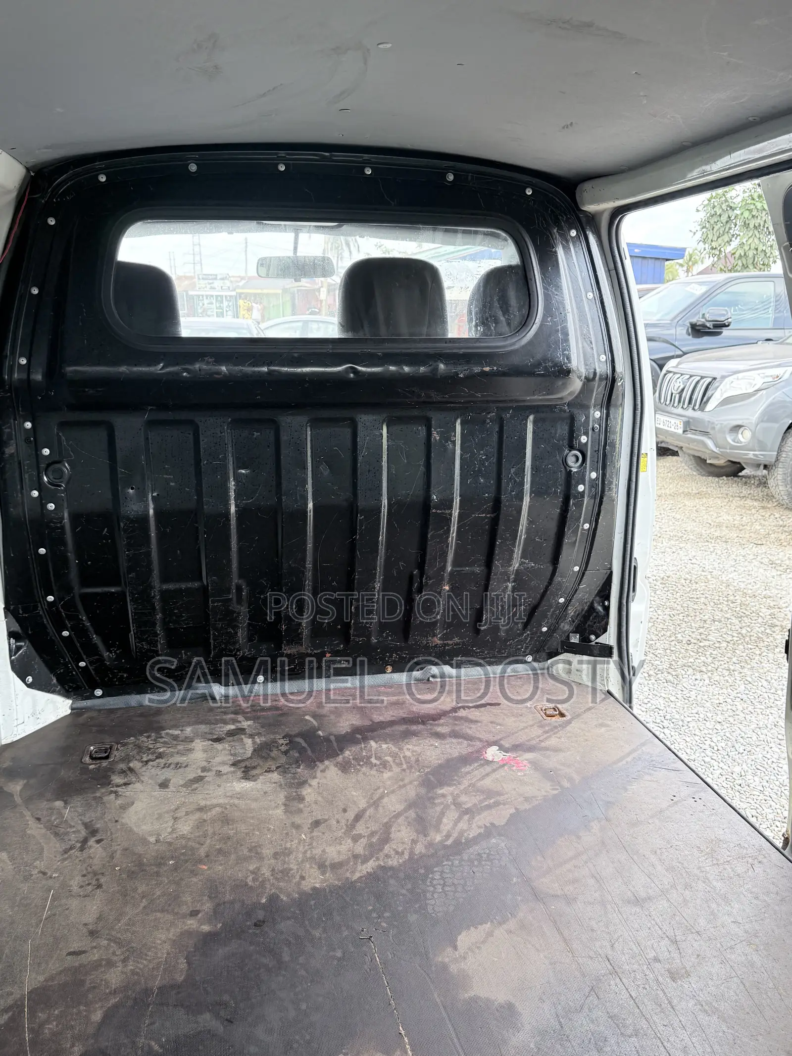 Toyota HiAce 2011 White