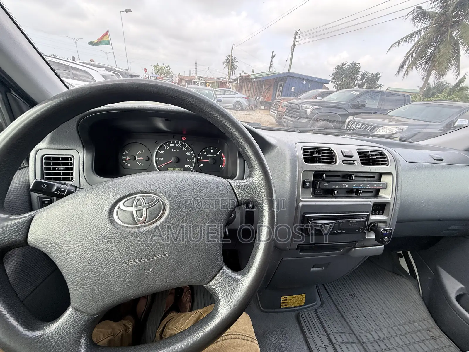 Toyota HiAce 2011 White