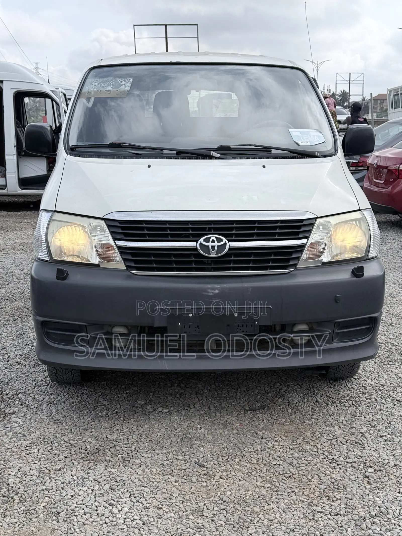 Toyota HiAce 2011 White