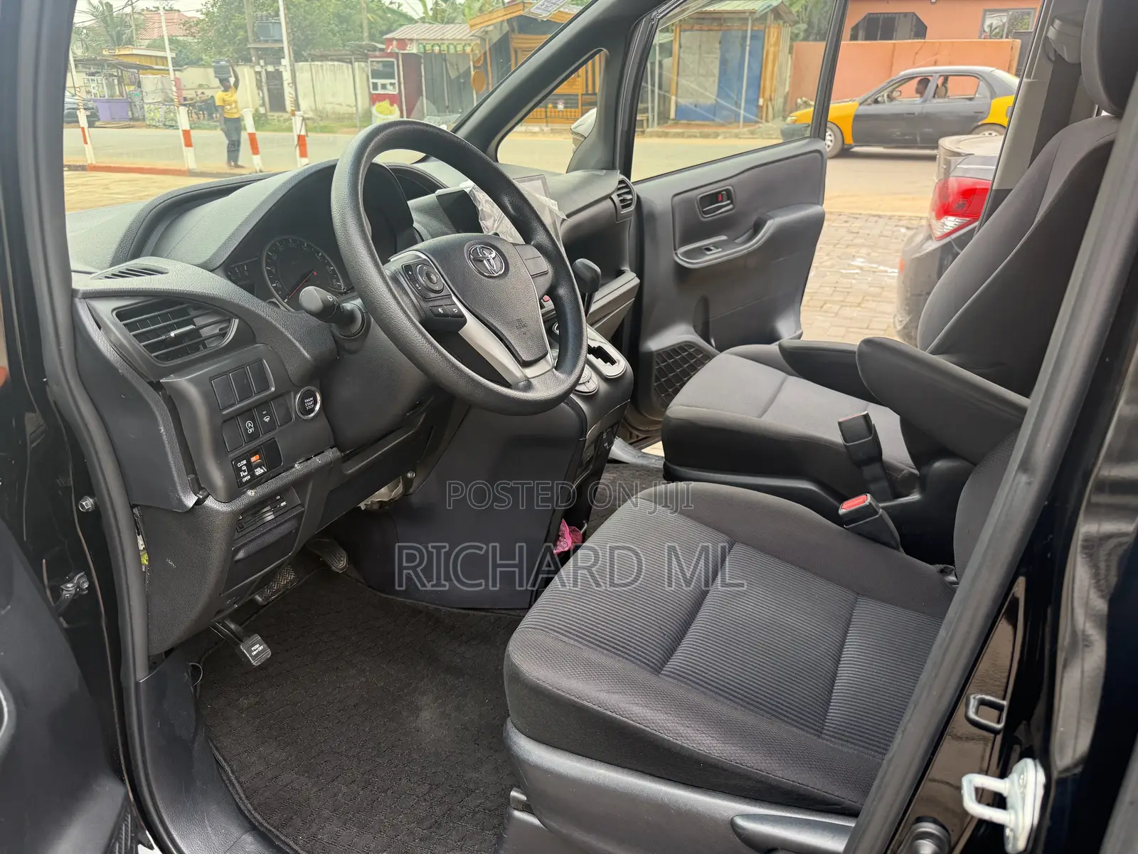 Toyota Voxy X 4WD 8-Seater 2016 Black