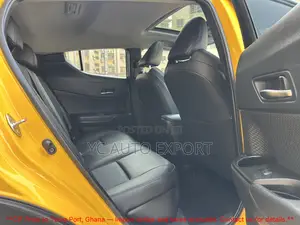 Toyota C-HR XLE 2022 Yellow