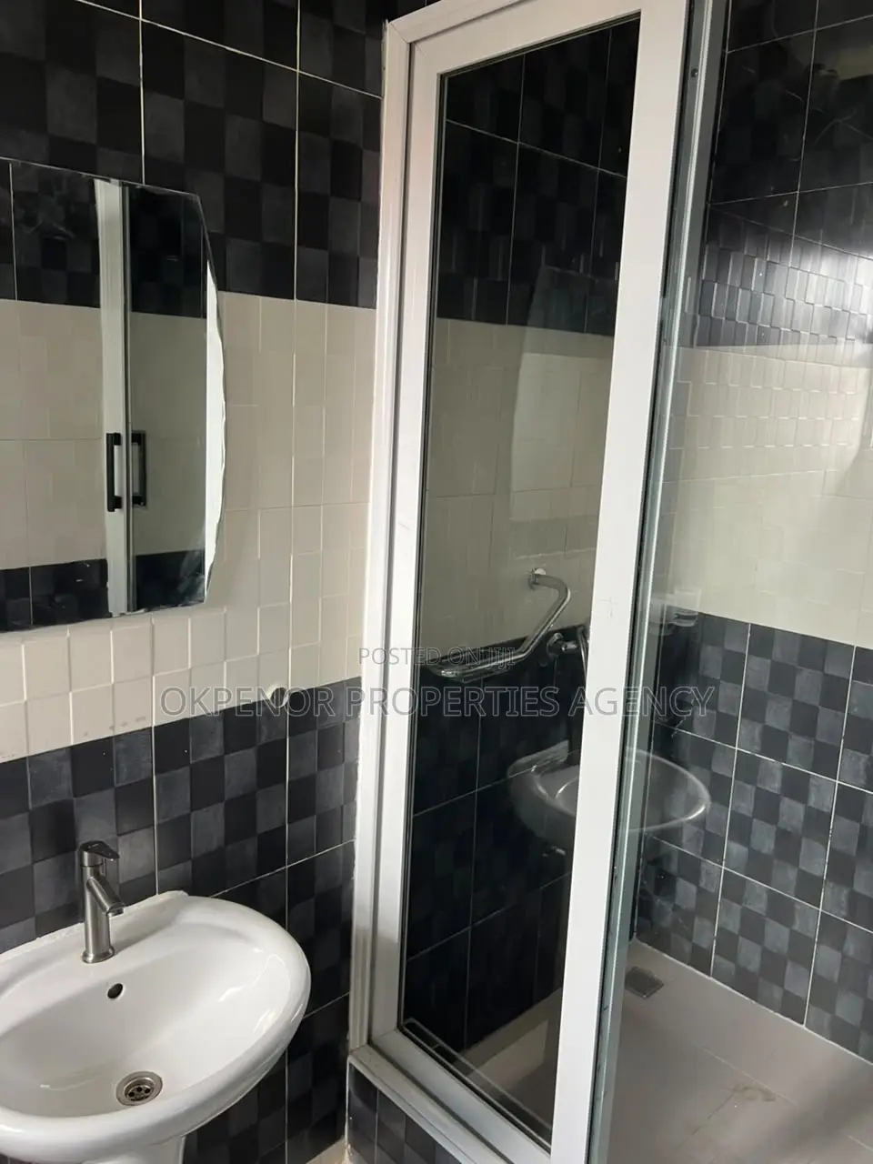 4bdrm House in Sakumono for rent
