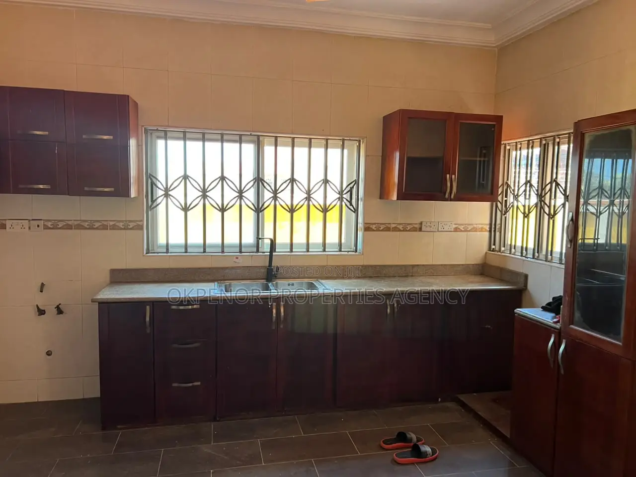 4bdrm House in Sakumono for rent