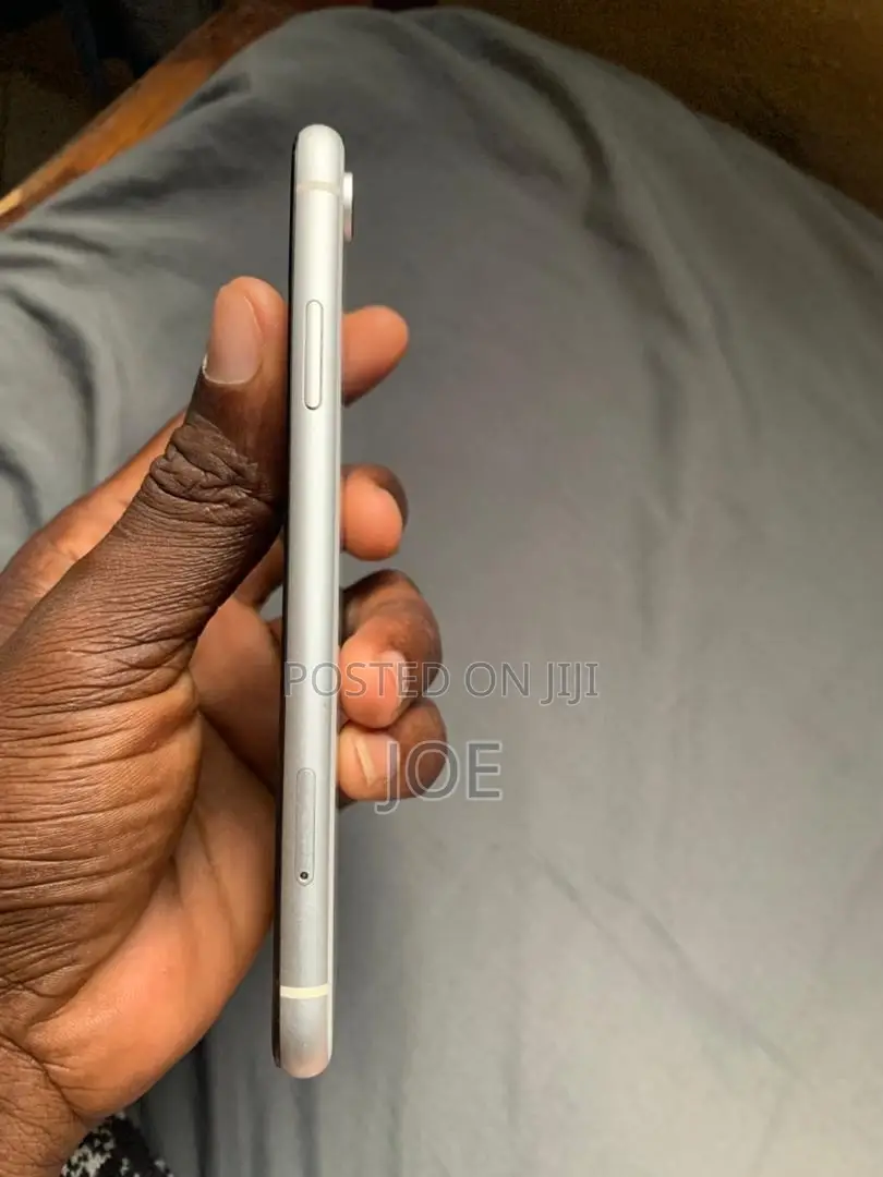 Apple iPhone XR 64 GB White