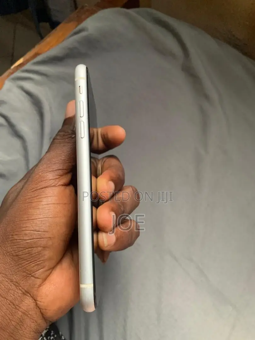 Apple iPhone XR 64 GB White