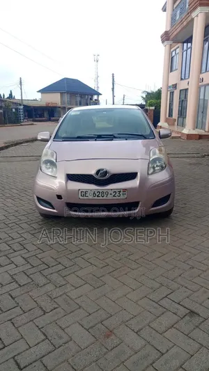 Toyota Vitz 2010 Silver