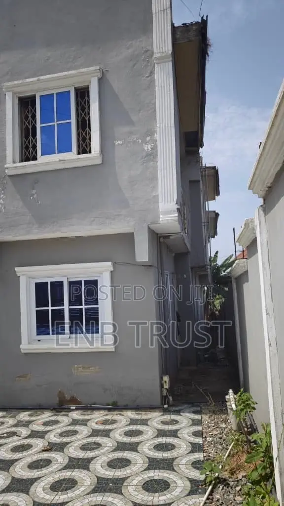 9bdrm Apartment in Ashongman Estate, Pure Water for sale