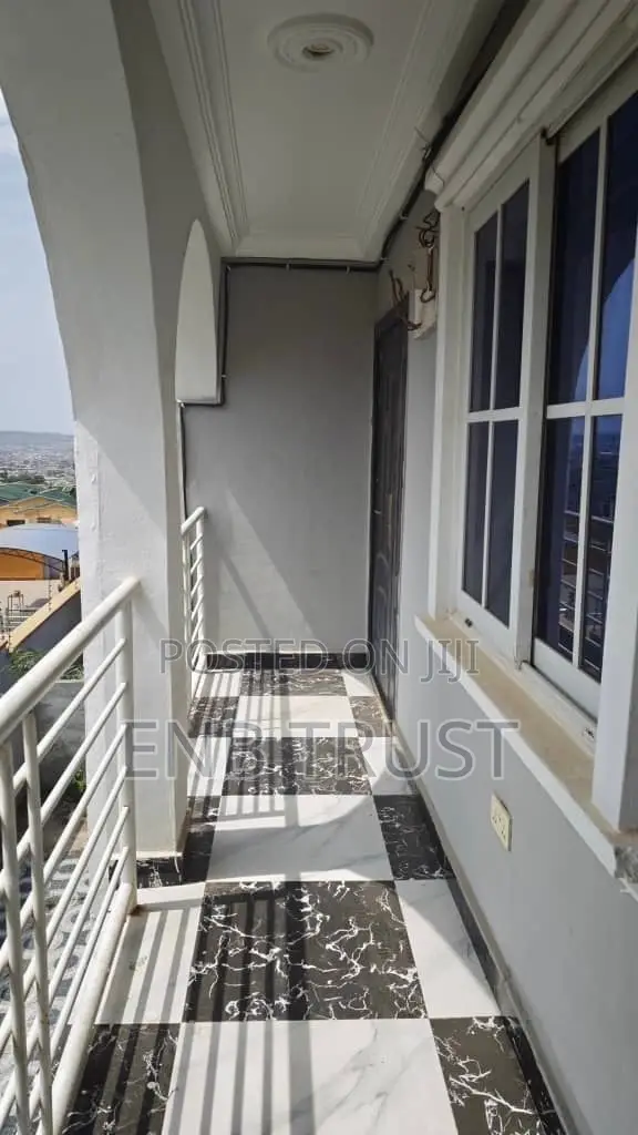 9bdrm Apartment in Ashongman Estate, Pure Water for sale