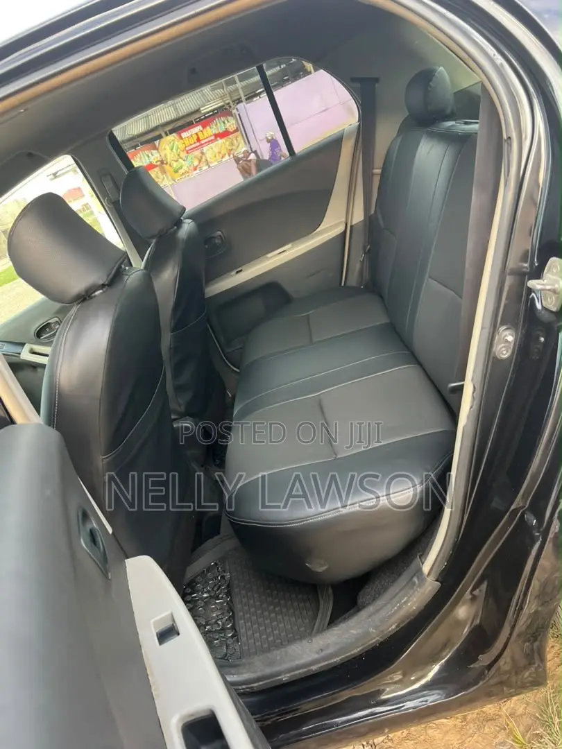 Toyota Vitz 1.0 FWD 3dr 2010 Black