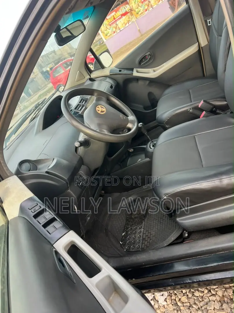 Toyota Vitz 1.0 FWD 3dr 2010 Black