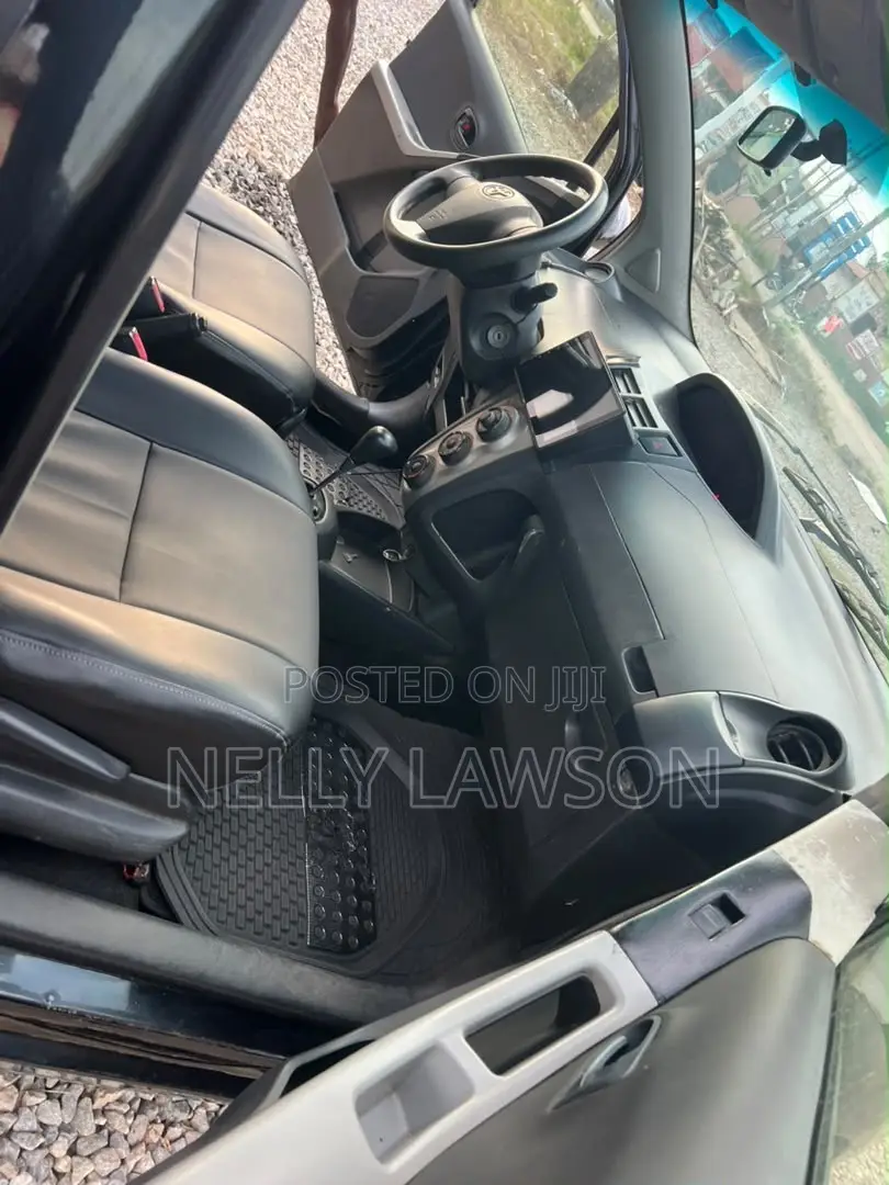 Toyota Vitz 1.0 FWD 3dr 2010 Black