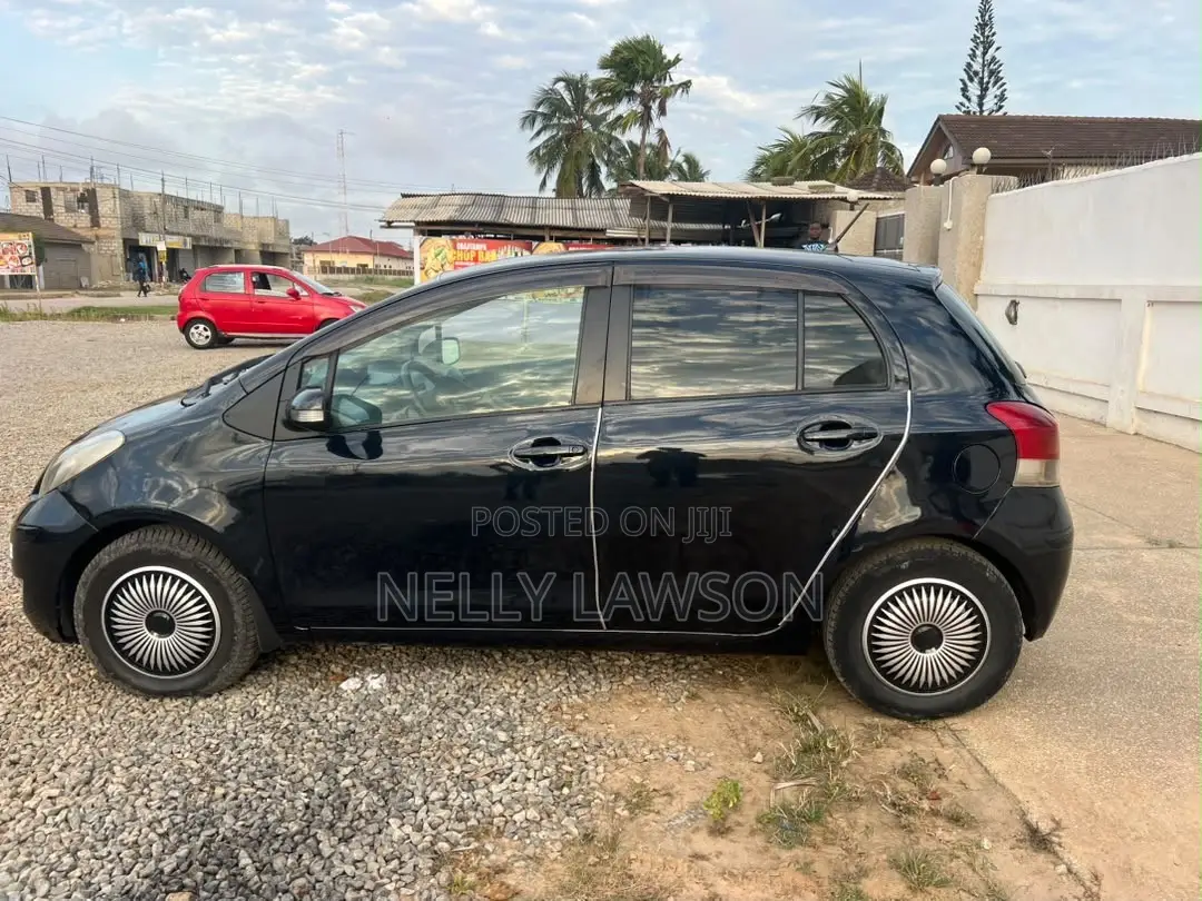Toyota Vitz 1.0 FWD 3dr 2010 Black