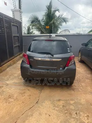 Toyota Vitz 1.3 FWD 3dr 2013 Gray