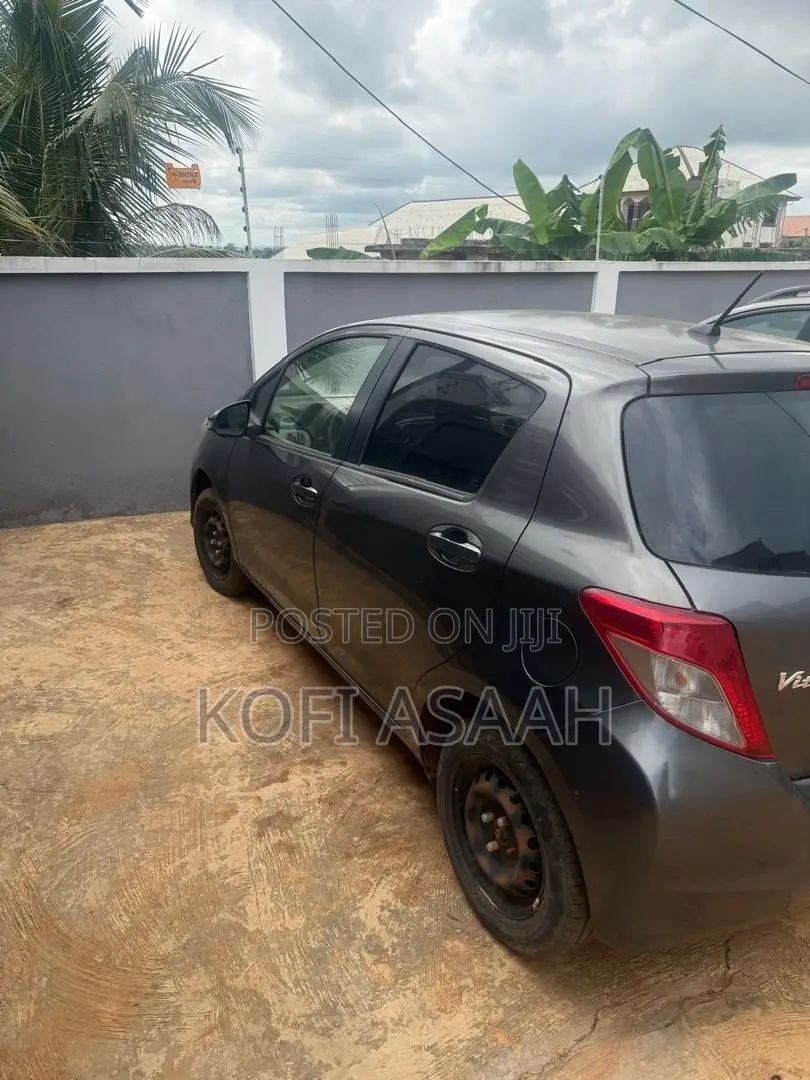 Toyota Vitz 1.3 FWD 3dr 2013 Gray