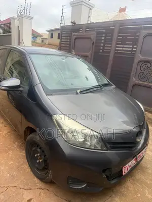 Toyota Vitz 1.3 FWD 3dr 2013 Gray