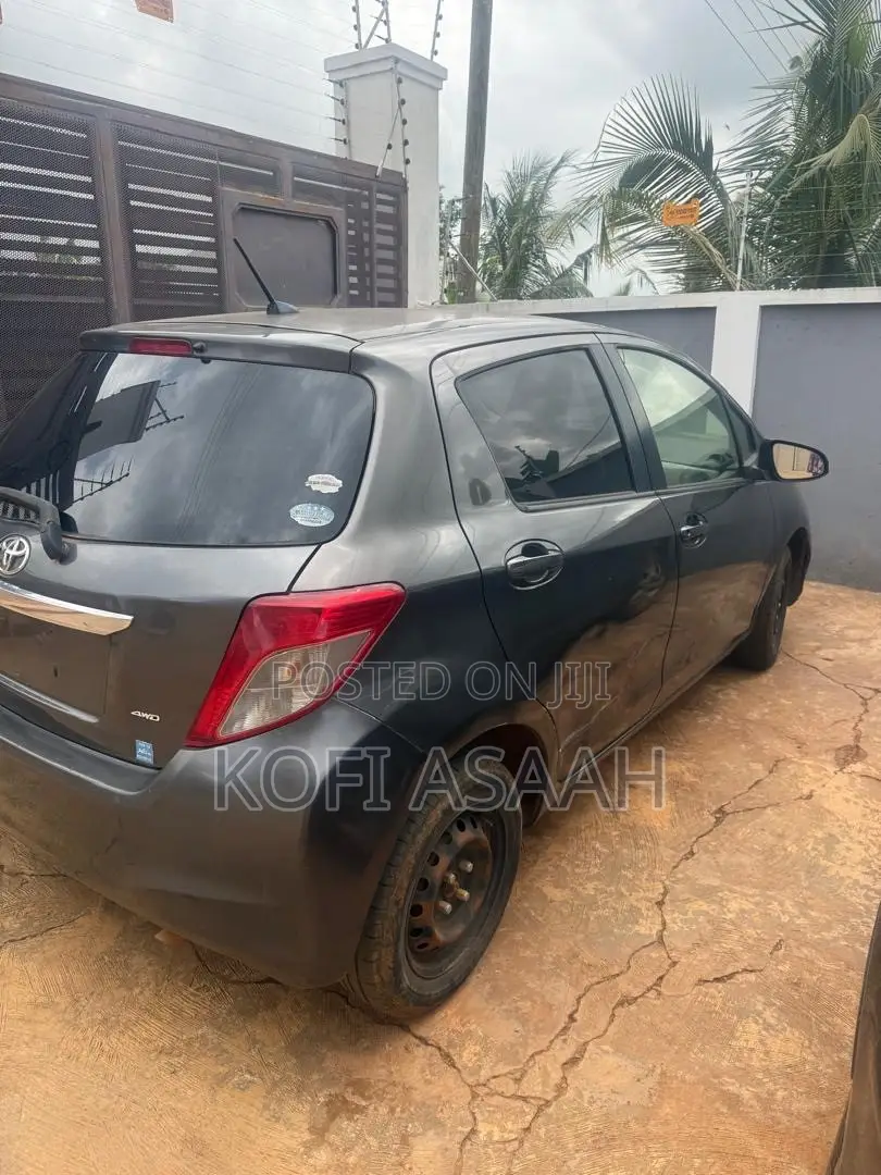 Toyota Vitz 1.3 FWD 3dr 2013 Gray