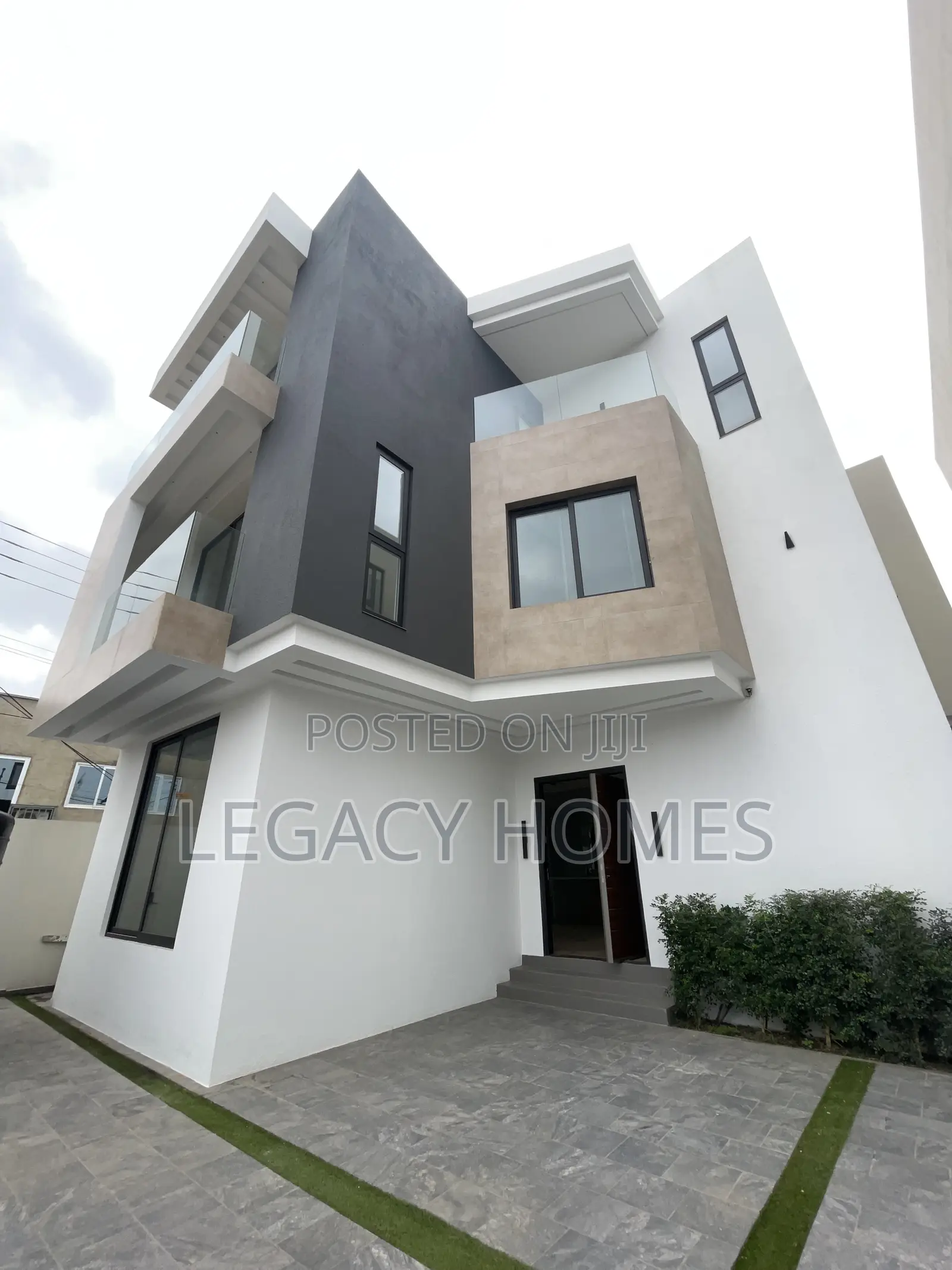 4bdrm House in Dzowulu, Dzorwulu for sale