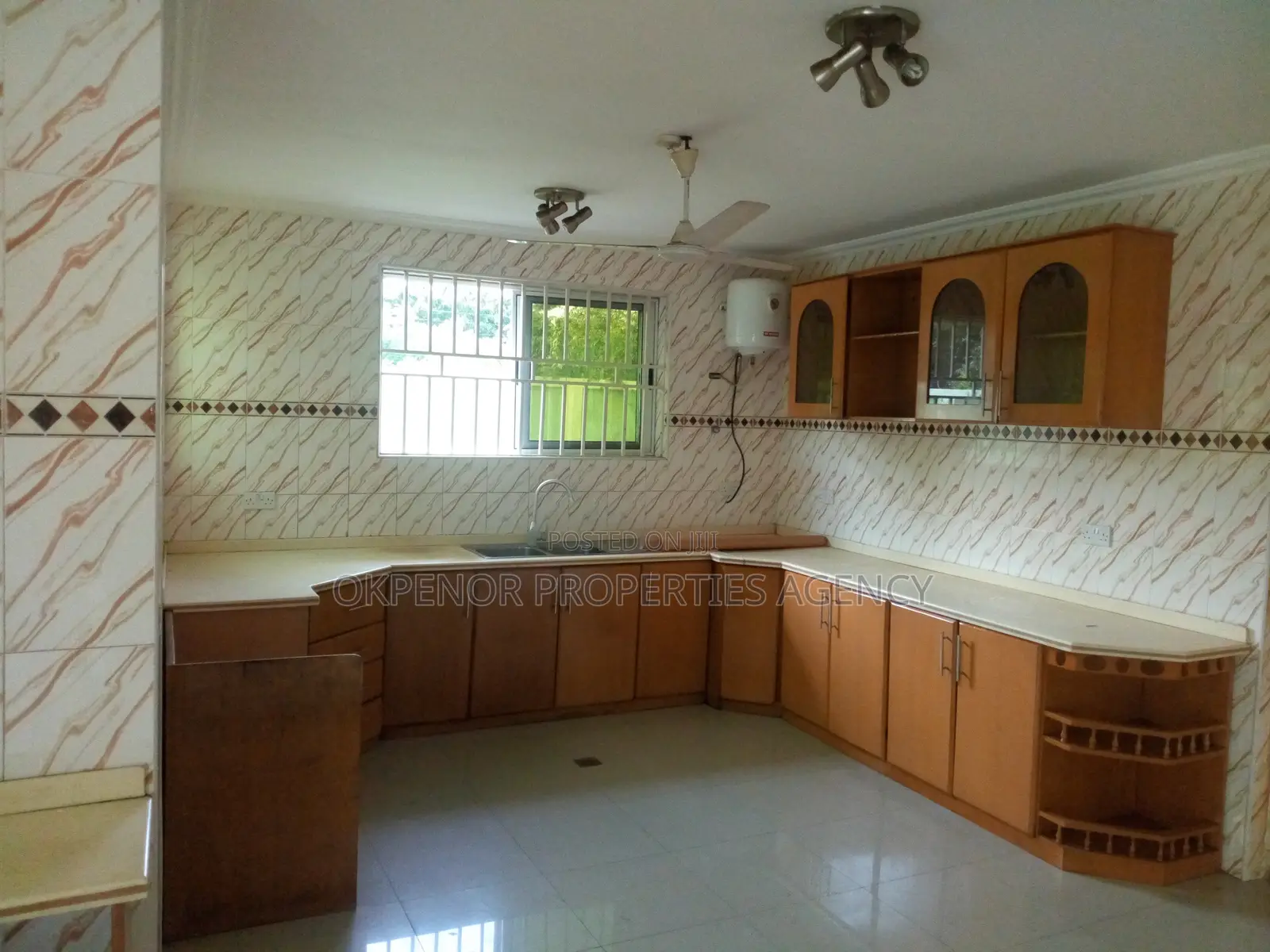 4bdrm House in Tema, Community 25 for rent