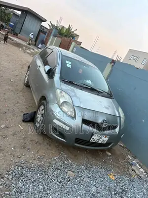 Toyota Vitz 2010 Gray