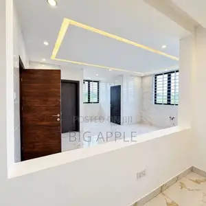 5bdrm House in Oyibi for sale