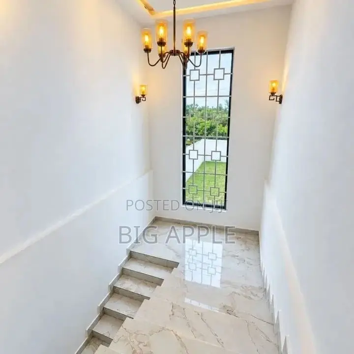 5bdrm House in Oyibi for sale