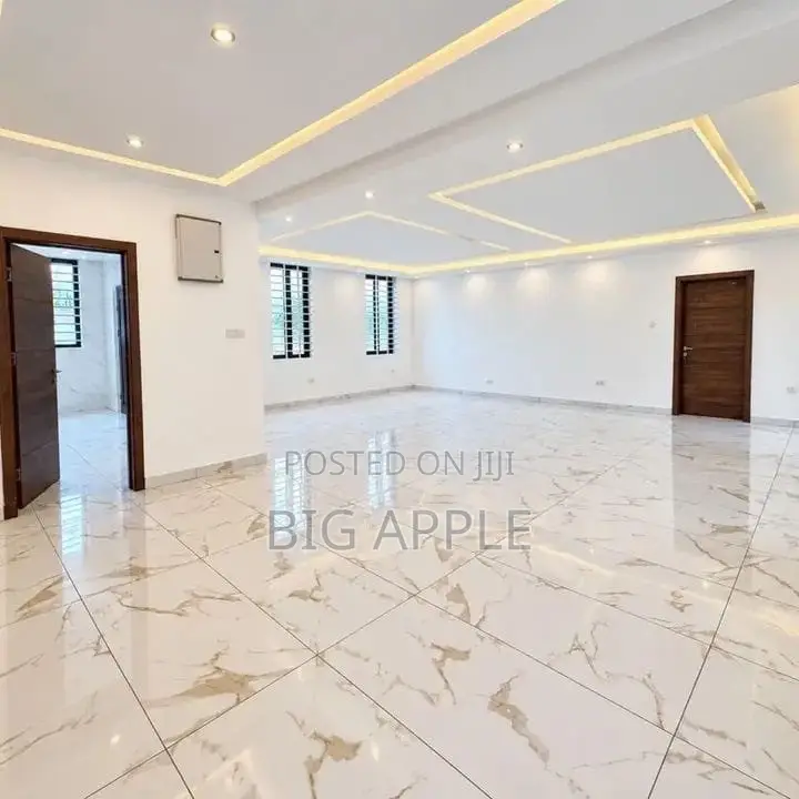 5bdrm House in Oyibi for sale
