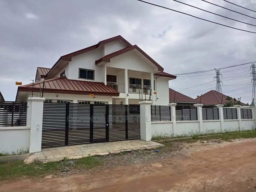 5bdrm House in Mataheko, Tema Metropolitan for rent