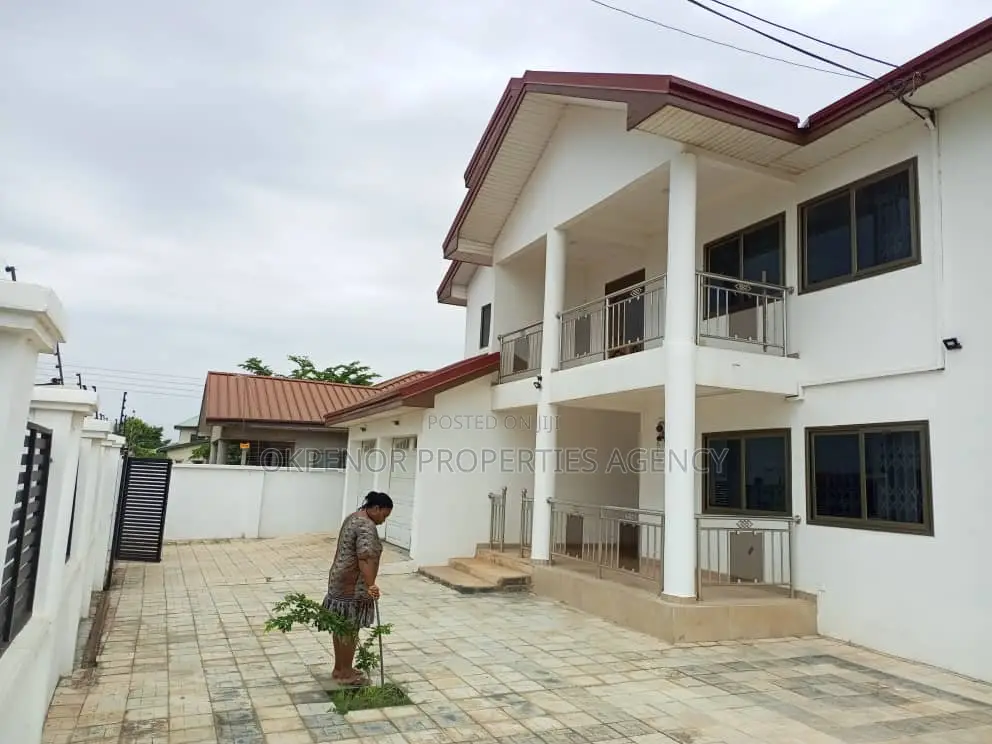 5bdrm House in Mataheko, Tema Metropolitan for rent