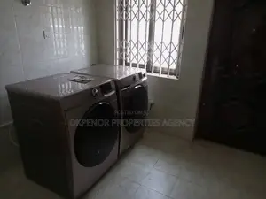 5bdrm House in Mataheko, Tema Metropolitan for rent
