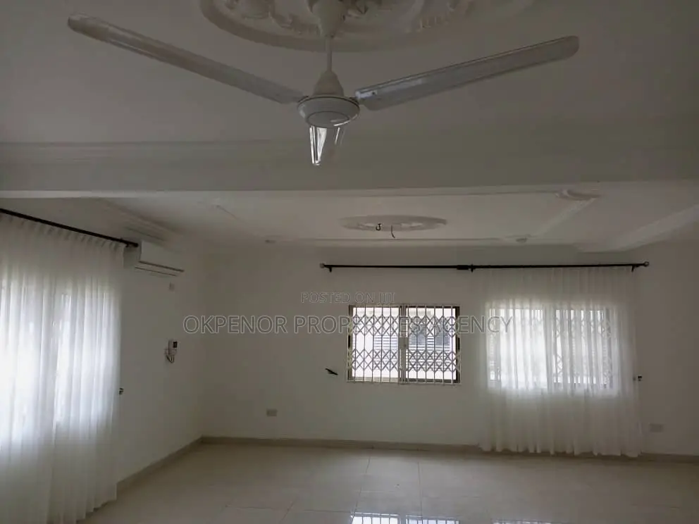 5bdrm House in Mataheko, Tema Metropolitan for rent