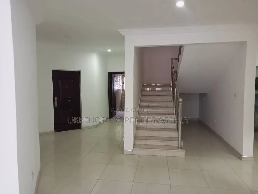5bdrm House in Mataheko, Tema Metropolitan for rent