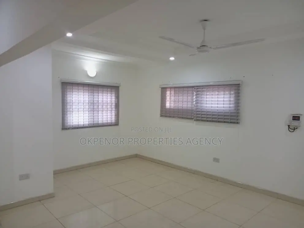 5bdrm House in Mataheko, Tema Metropolitan for rent