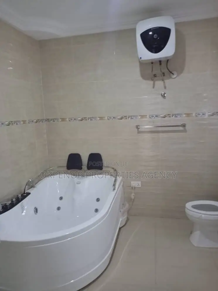 5bdrm House in Mataheko, Tema Metropolitan for rent