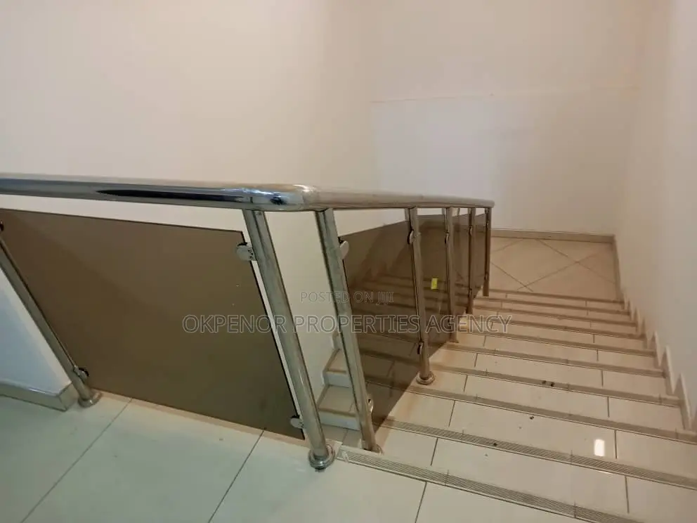 5bdrm House in Mataheko, Tema Metropolitan for rent