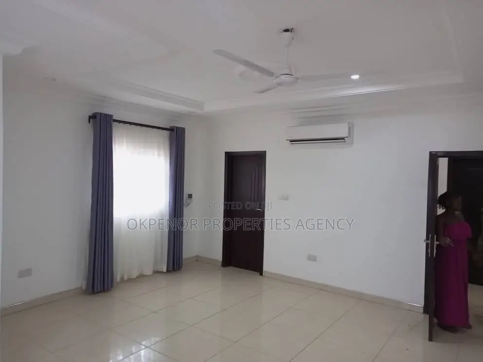 5bdrm House in Mataheko, Tema Metropolitan for rent
