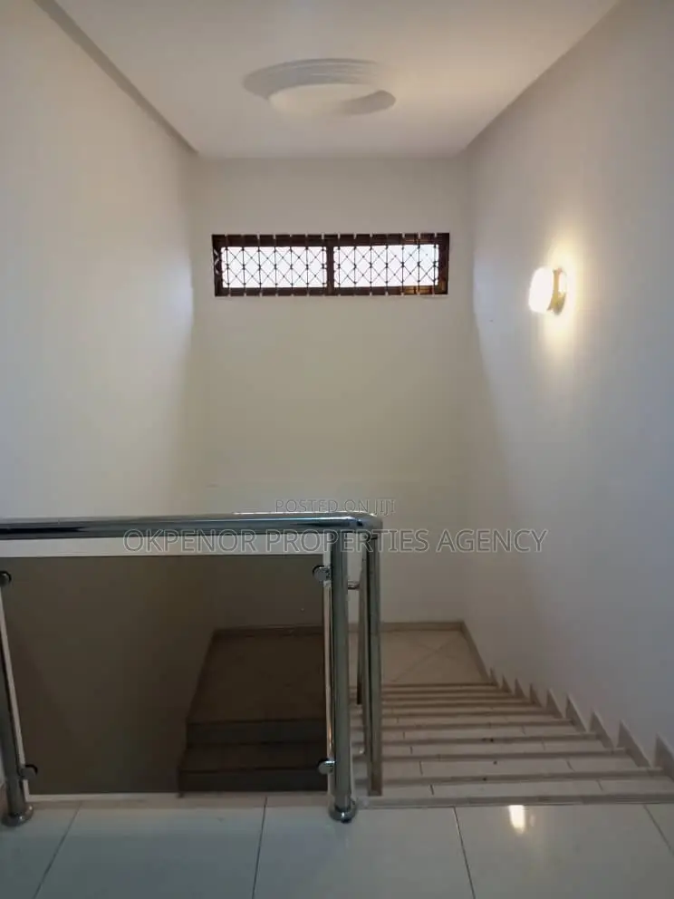 5bdrm House in Mataheko, Tema Metropolitan for rent
