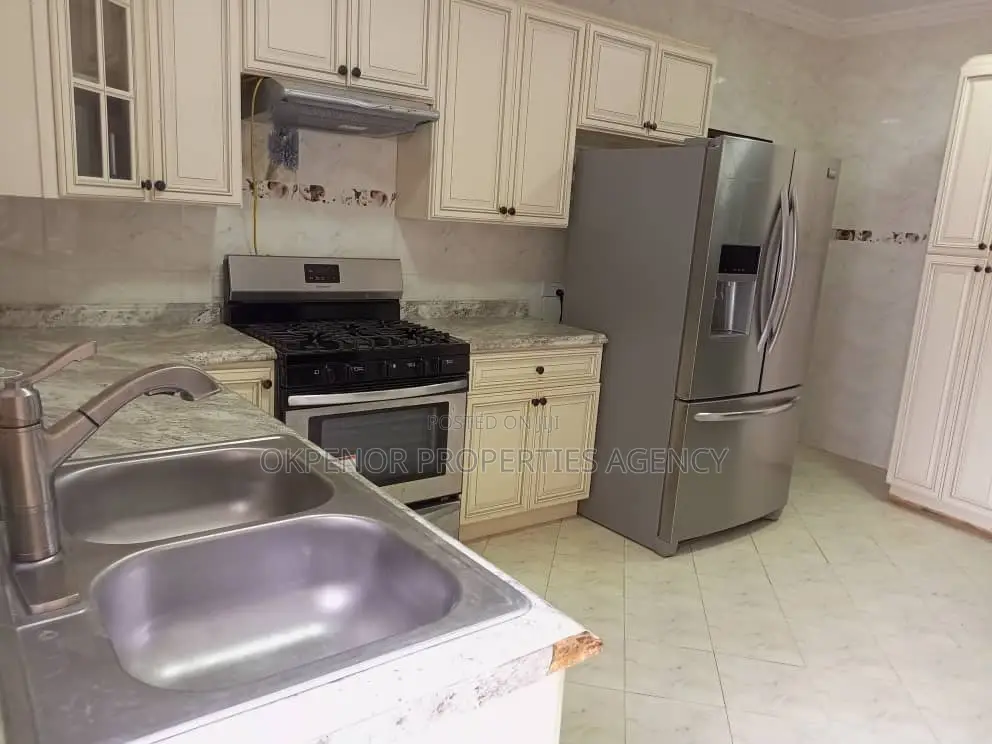 5bdrm House in Mataheko, Tema Metropolitan for rent