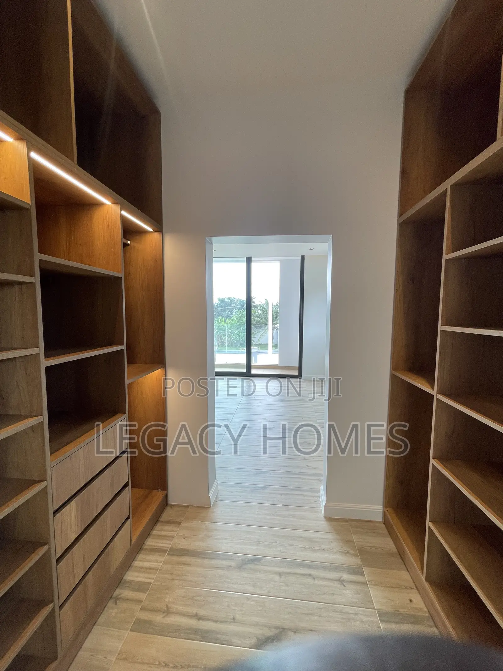 4bdrm House in Dzowulu, Dzorwulu for sale
