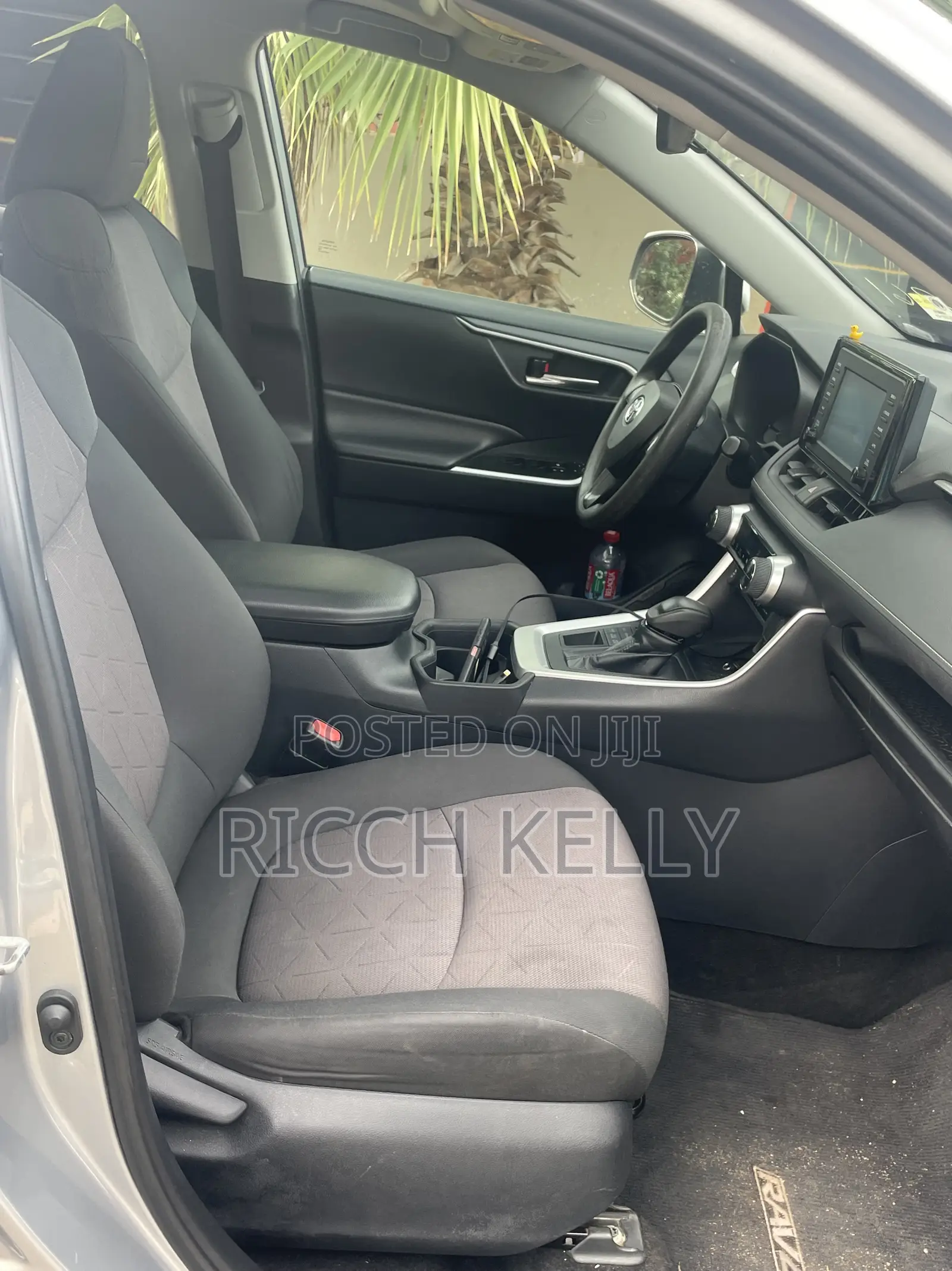 Toyota RAV4 XLE AWD 2019 Silver