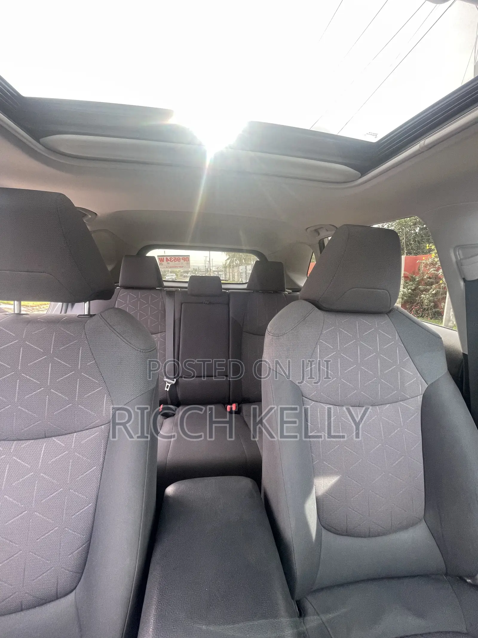Toyota RAV4 XLE AWD 2019 Silver