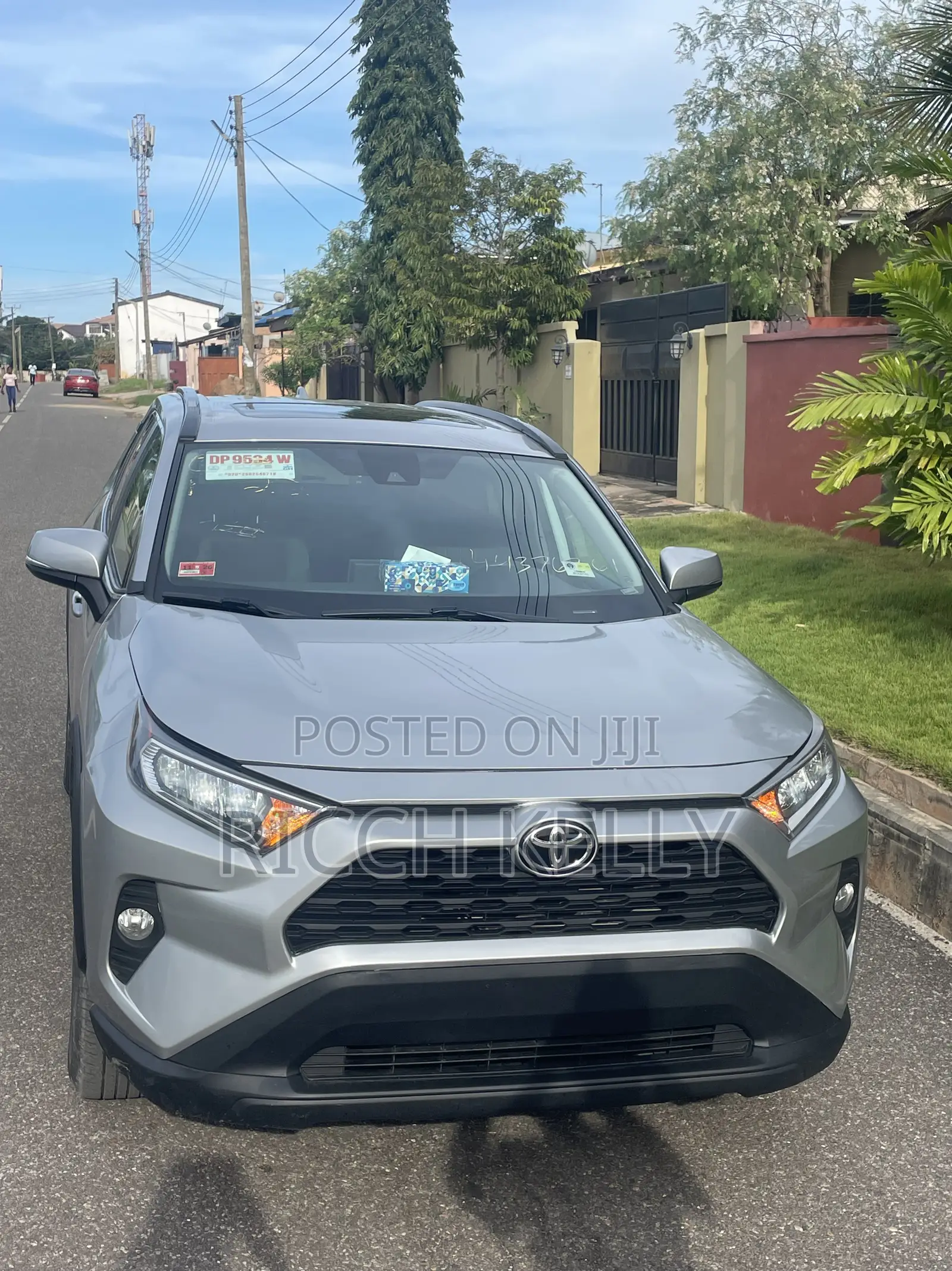 Toyota RAV4 XLE AWD 2019 Silver