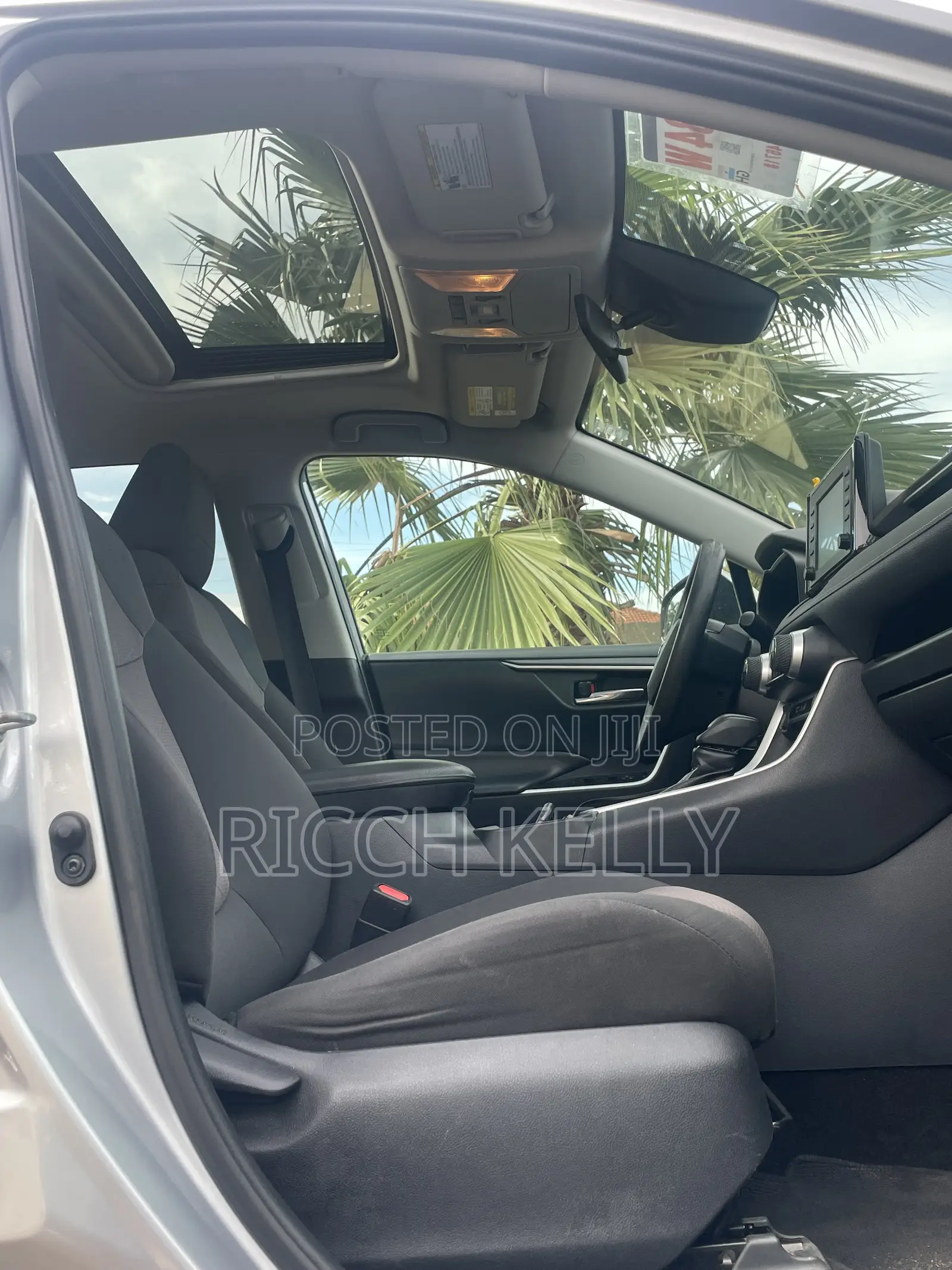 Toyota RAV4 XLE AWD 2019 Silver