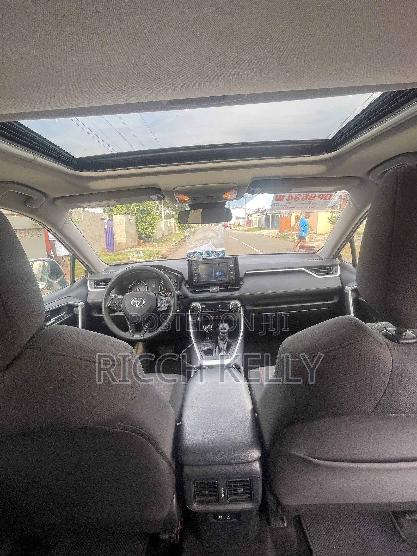 Toyota RAV4 XLE AWD 2019 Silver