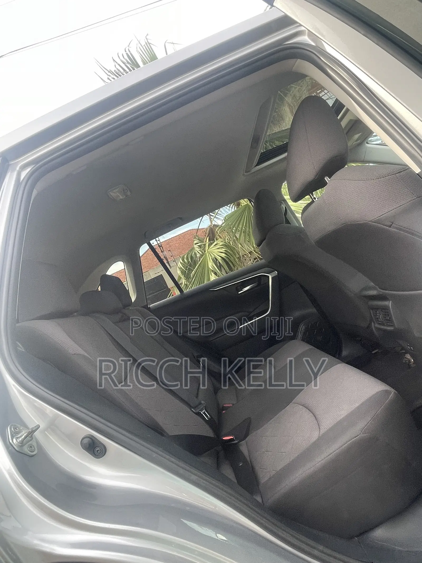 Toyota RAV4 XLE AWD 2019 Silver