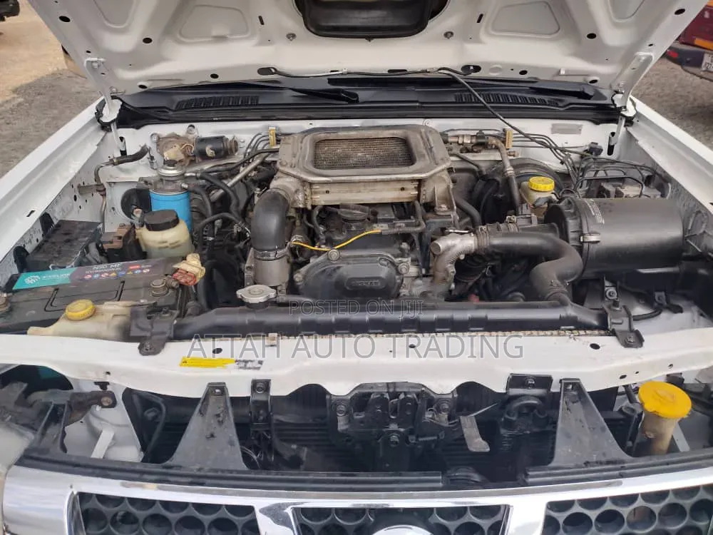 Nissan Hardbody 2014 White