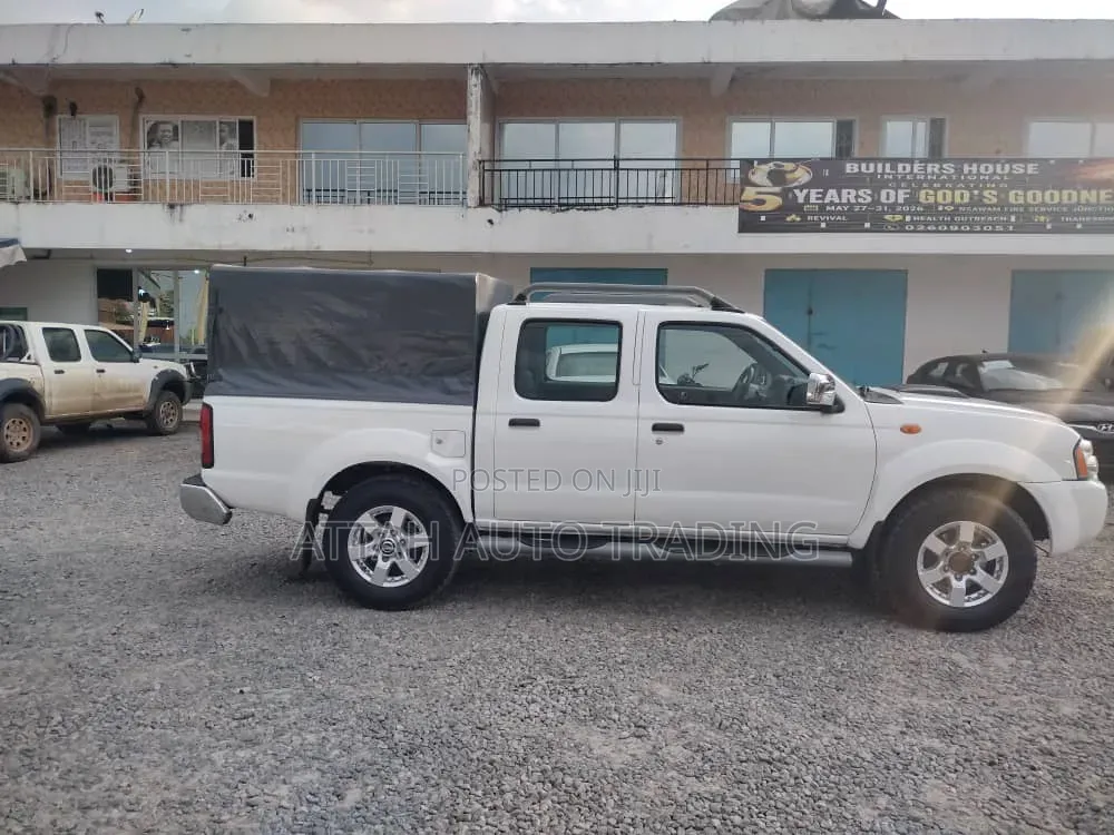 Nissan Hardbody 2014 White