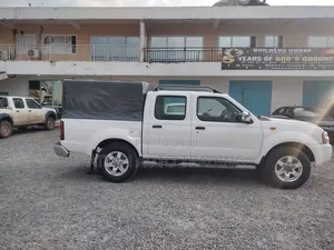Nissan Hardbody 2014 White