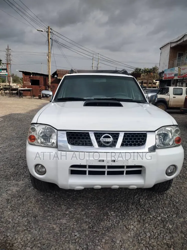 Nissan Hardbody 2014 White