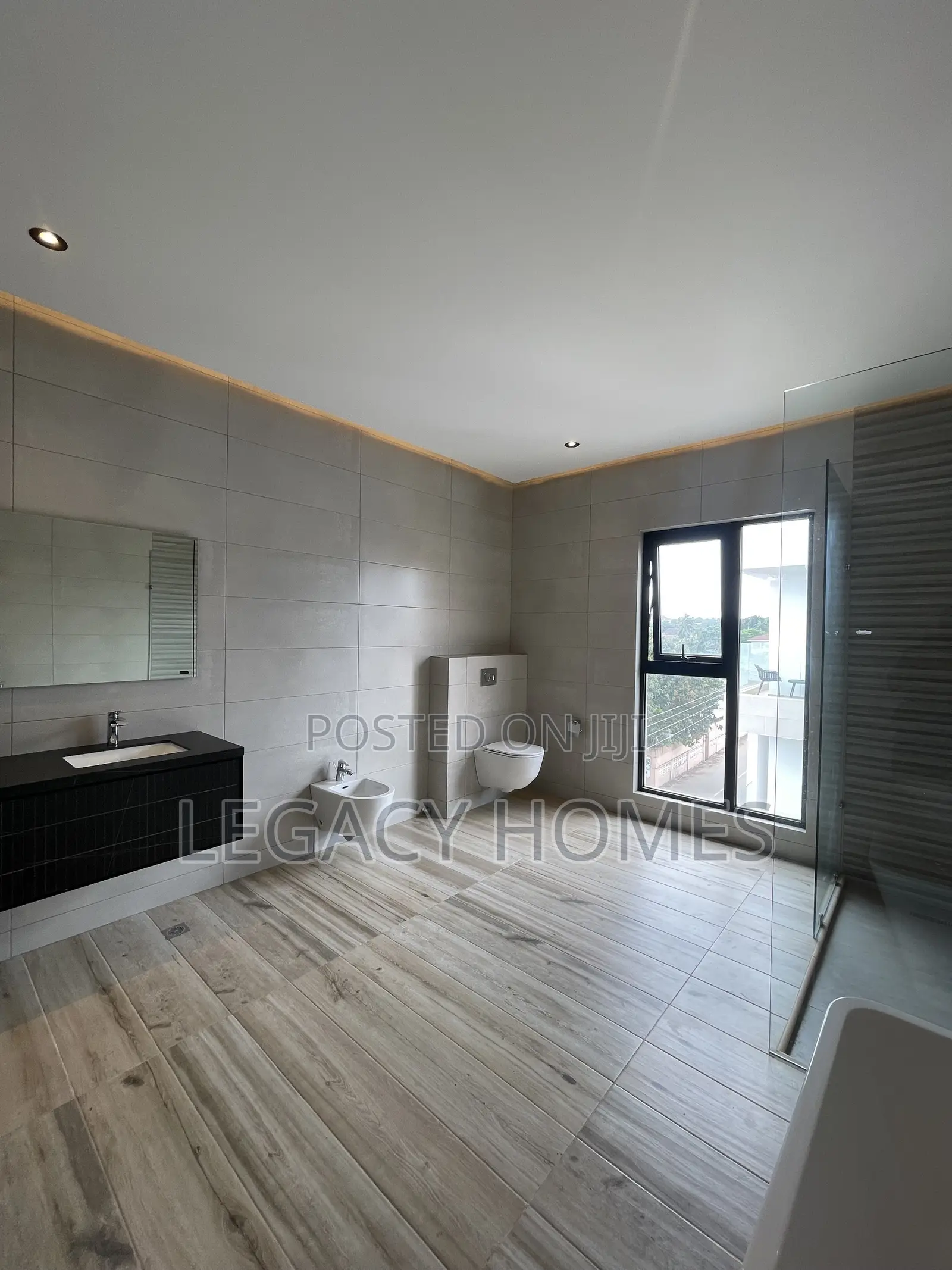 4bdrm House in Dzowulu, Dzorwulu for sale